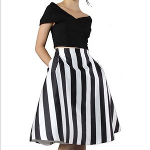 NWT black and white stripes a lineskirt w pockets